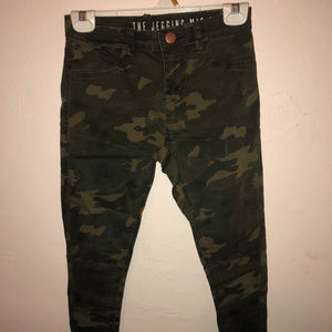 Skinny mid-rise camo pants
